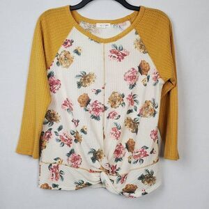 Eyeshadow Medium White Floral Top